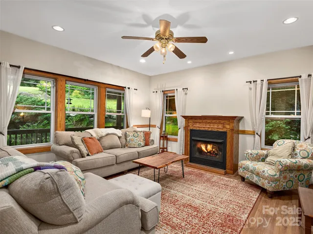 $640,000 | 264 Charming Lane, Hendersonville, NC 28792