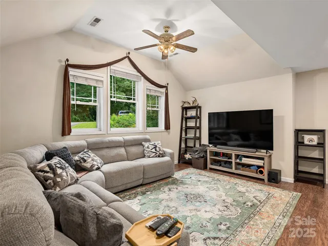 $640,000 | 264 Charming Lane, Hendersonville, NC 28792