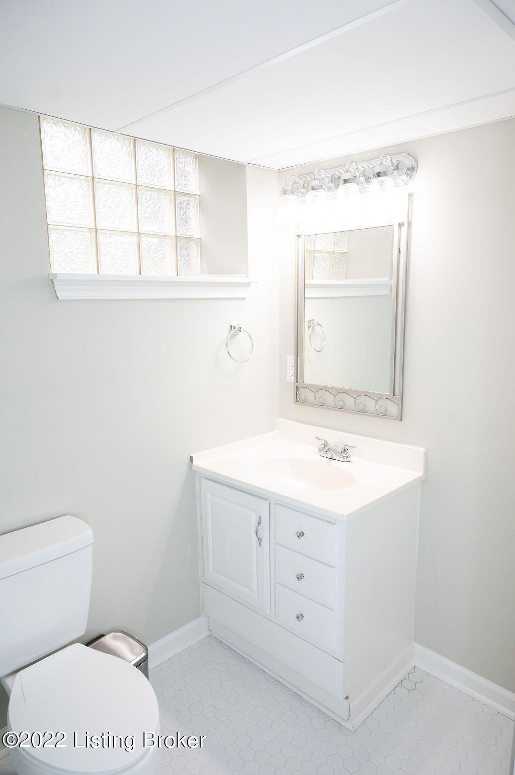 2521 Alanmede Road Louisville, KY 40205 - Photo 32 of 37 Bathroom
