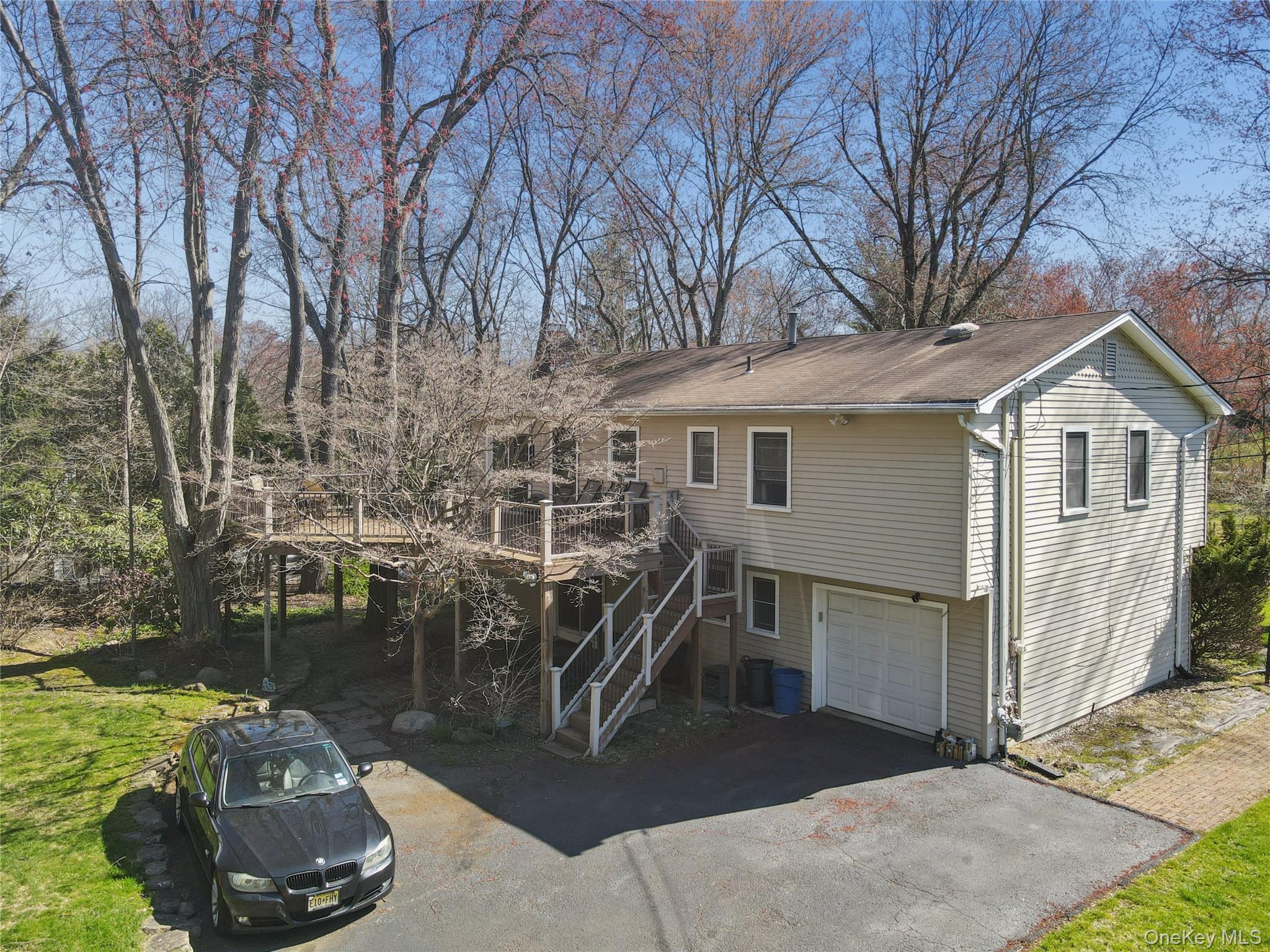 635 South Pascack Road Chestnut Ridge, NY 10977 - Photo 27 of 40 Private with ample parking