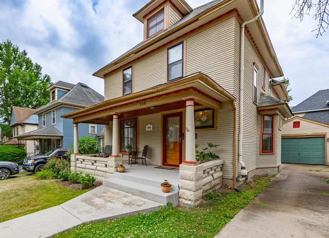 $299,000 | 144 Hill Avenue, Elgin, IL 60120