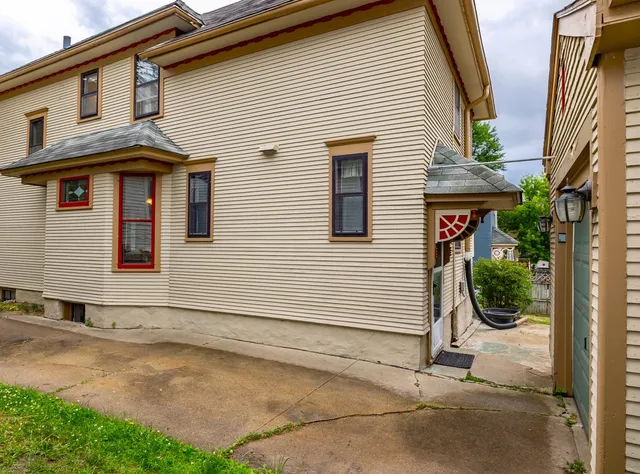 $299,000 | 144 Hill Avenue, Elgin, IL 60120