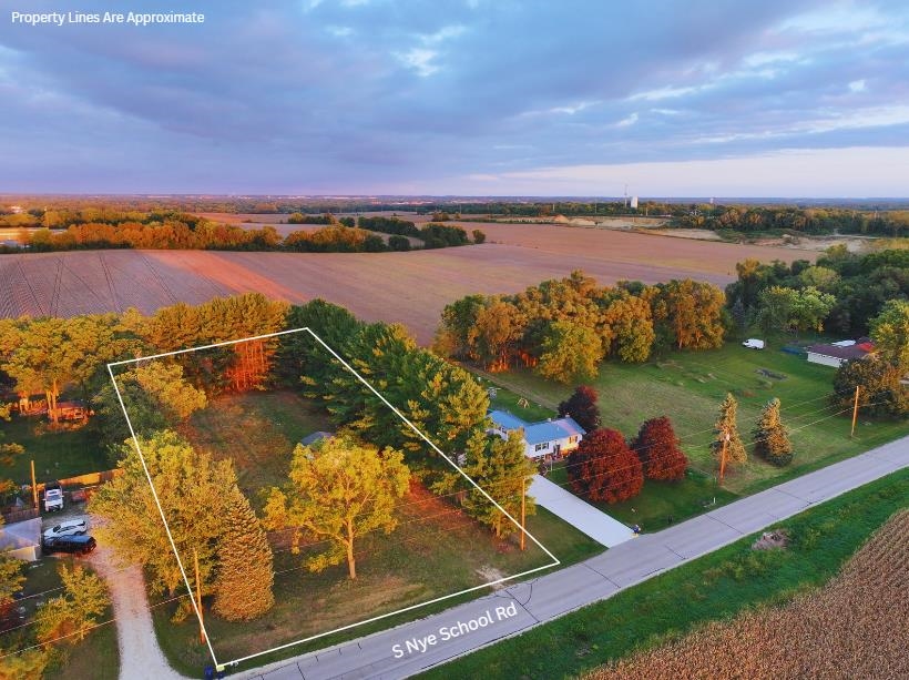 2405 South Nye School Road Beloit, WI 53511 - Photo 1 of 1 Gallery Image 1