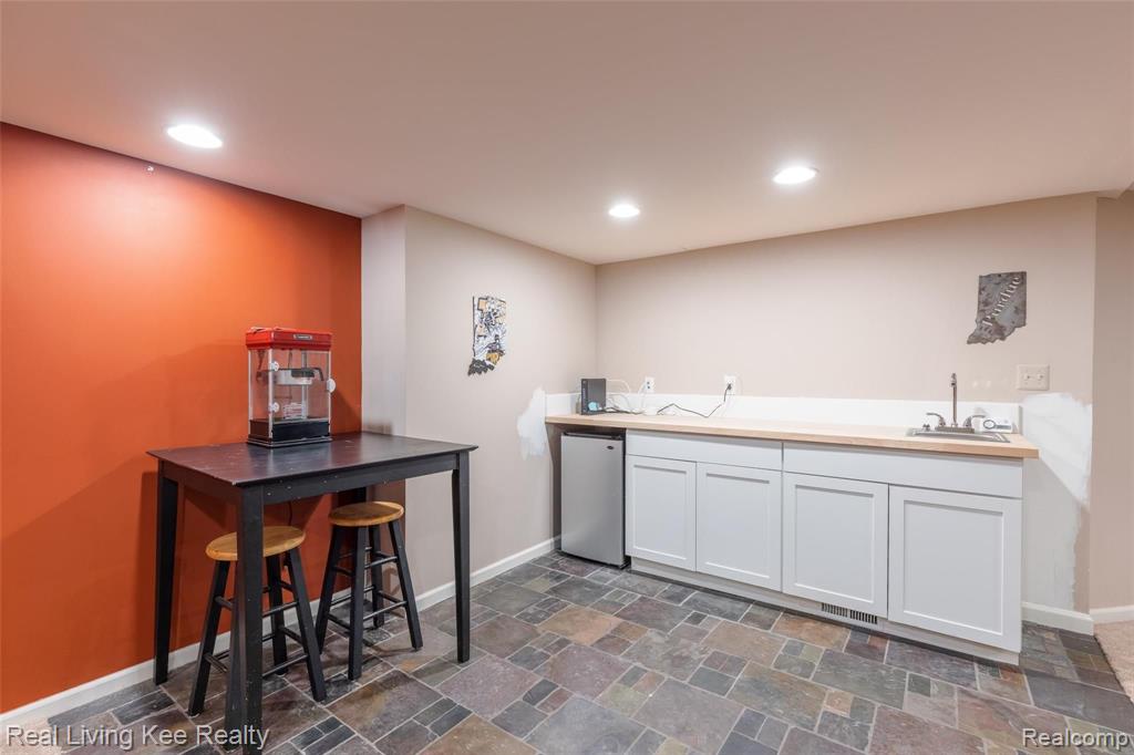 1427 Ridge Court Rochester, MI 48306 - Photo 38 of 50