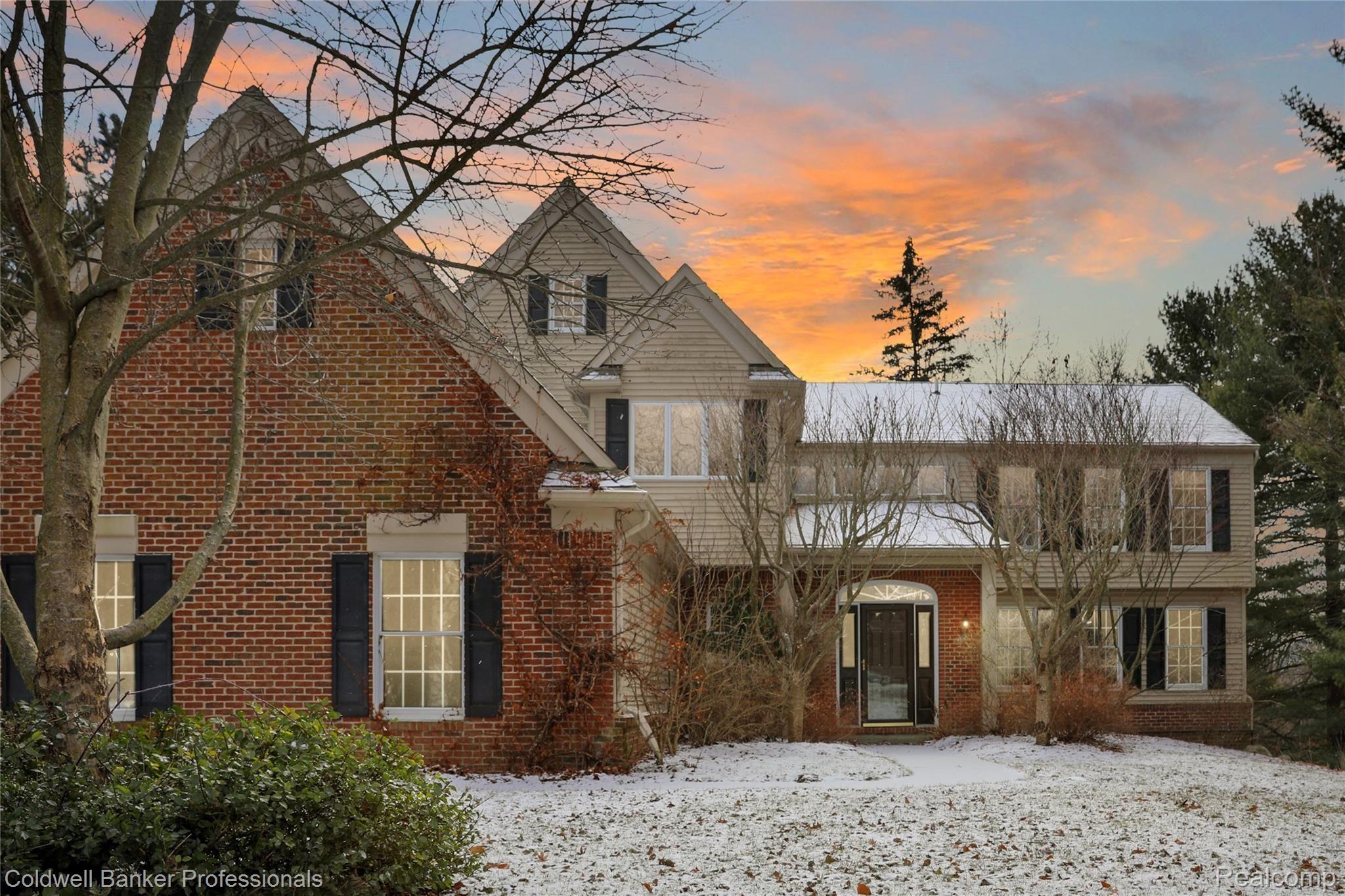 9925 Rattalee Lake Road Clarkston, MI 48348 - Photo 50 of 51 Tons of curb appeal!