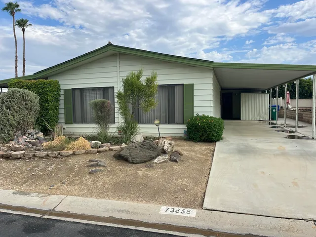 a view of a house with backyard