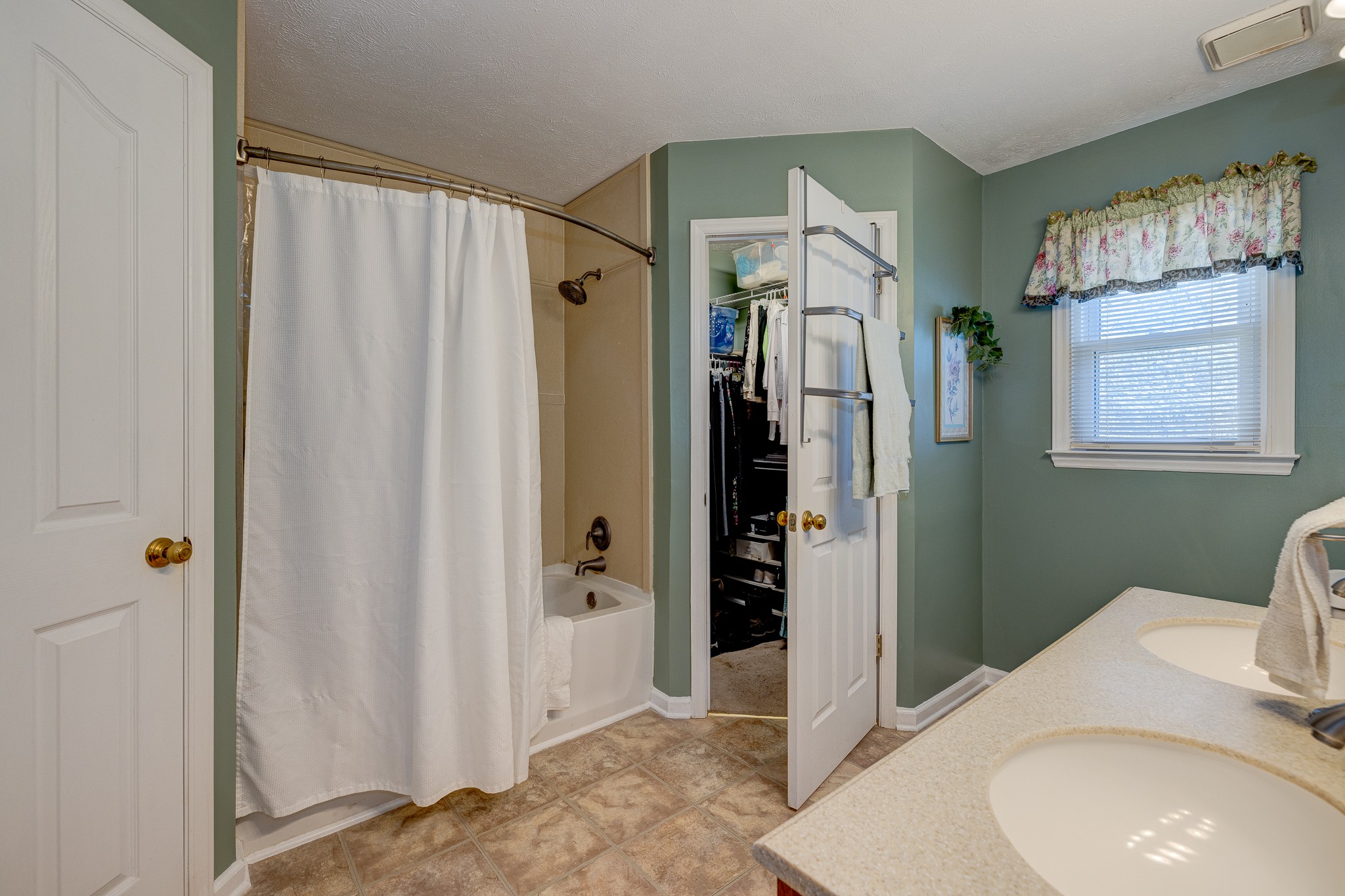 2543 Thompson Road Murfreesboro, TN 37128 - Photo 21 of 46 a bathroom with a sink toilet and shower