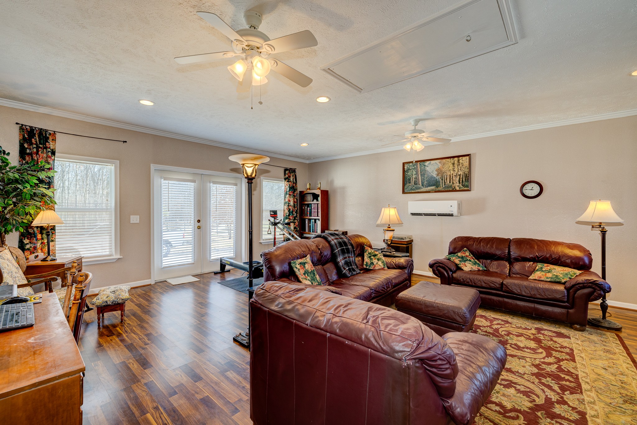 2543 Thompson Road Murfreesboro, TN 37128 - Photo 28 of 46 a living room with furniture and a flat screen tv