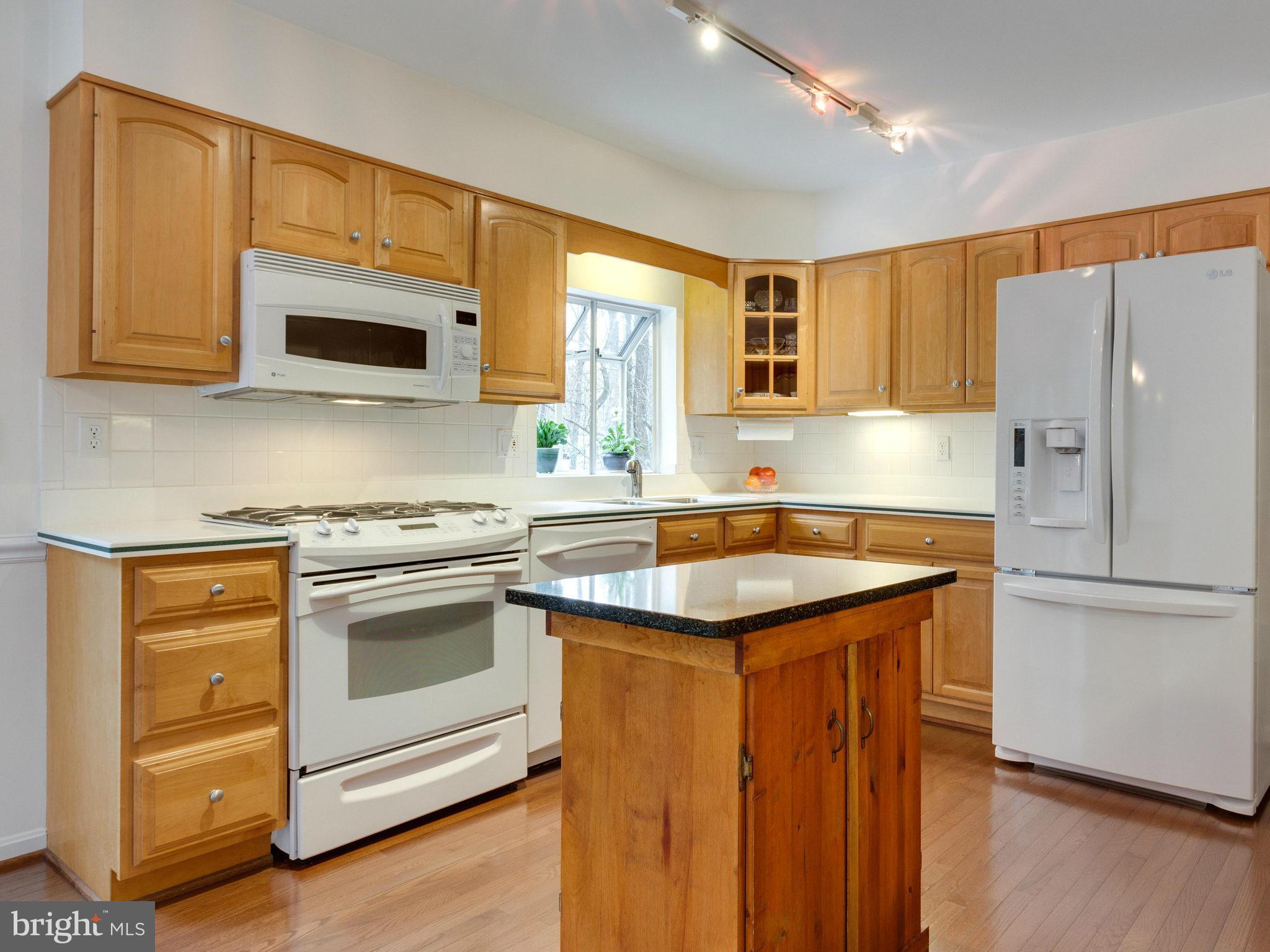 2808 Bree Hill Road Oakton, VA 22124 - Photo 21 of 29 Kitchen with Center Prep Island
