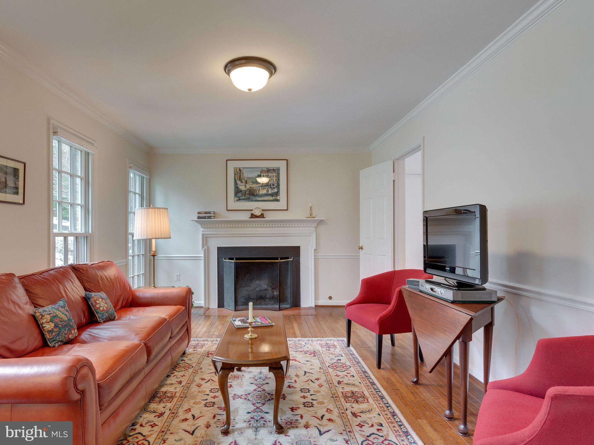 2808 Bree Hill Road Oakton, VA 22124 - Photo 6 of 29 Warm Family Room