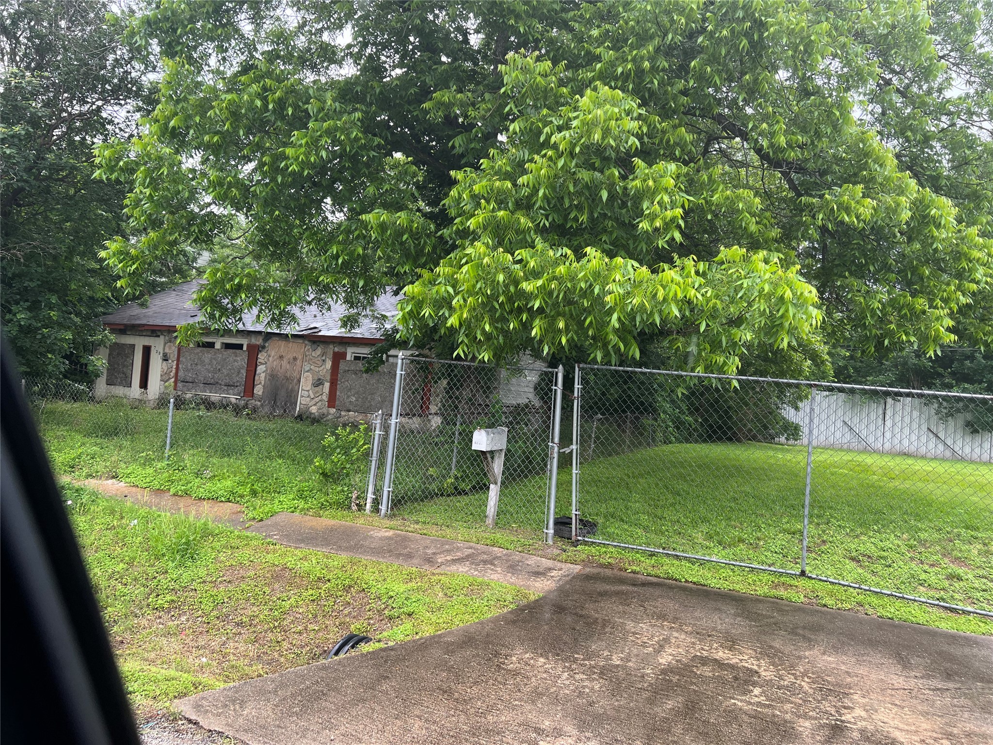 7331 England Street Houston, TX 77021 - Photo 6 of 6 a backyard of a house with plants and wooden fence