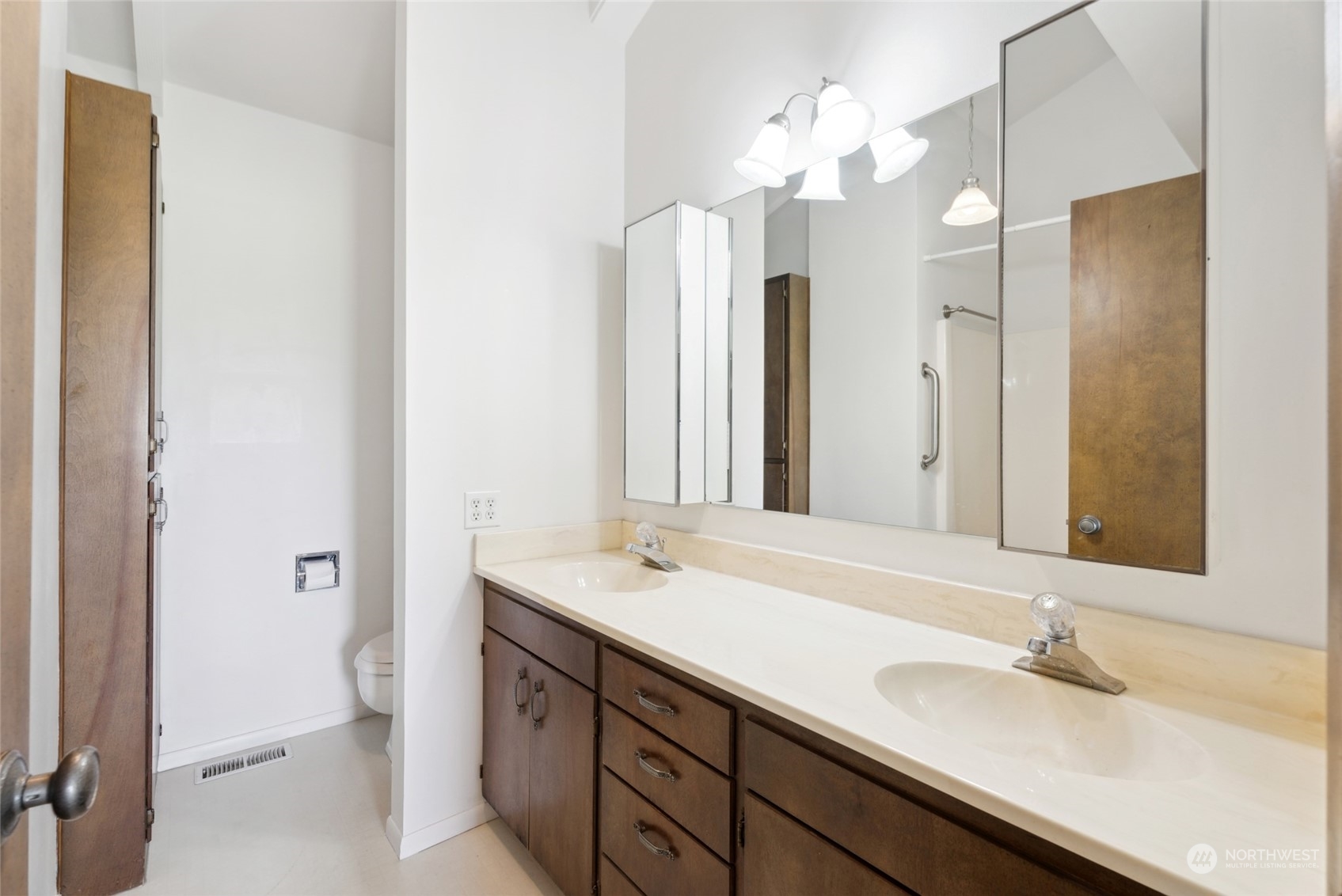 85017 Tum-A-Lum Road Milton Freewater, OR 97862 - Photo 13 of 40 a bathroom with a sink vanity and a mirror