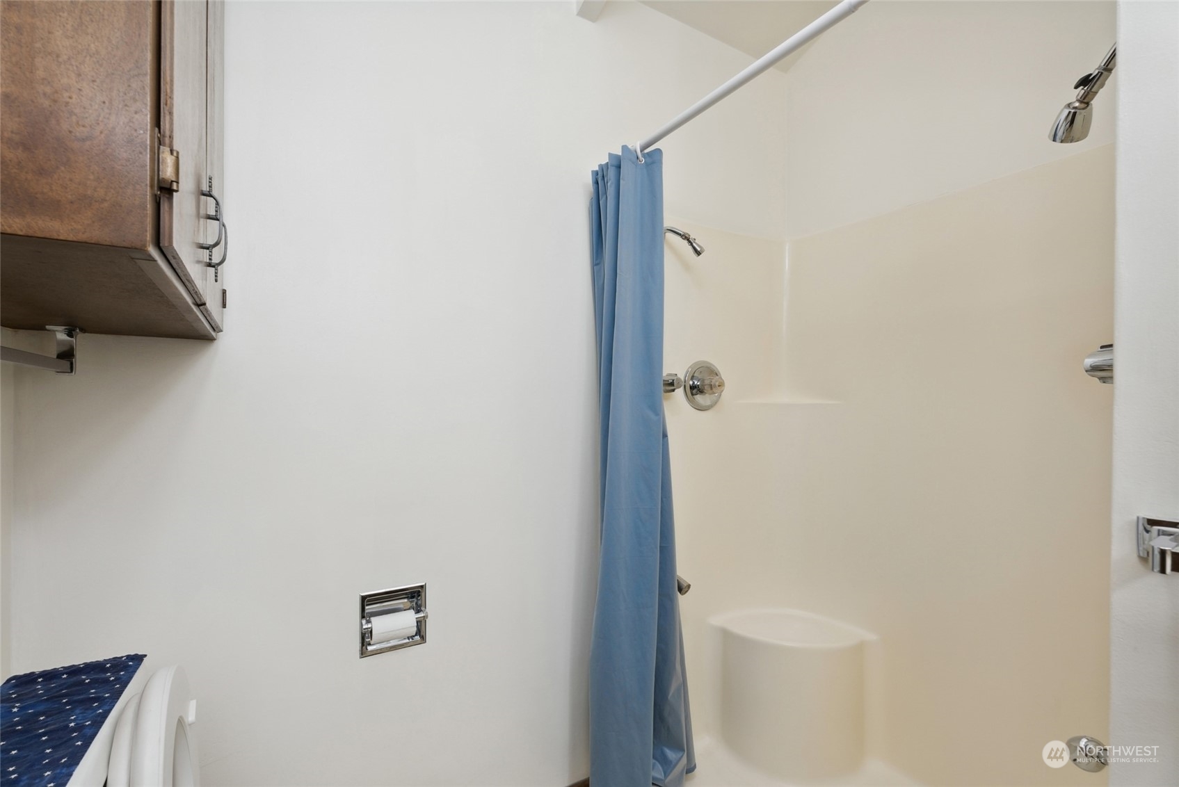 85017 Tum-A-Lum Road Milton Freewater, OR 97862 - Photo 16 of 40 a bathroom with a shower a toilet and a sink