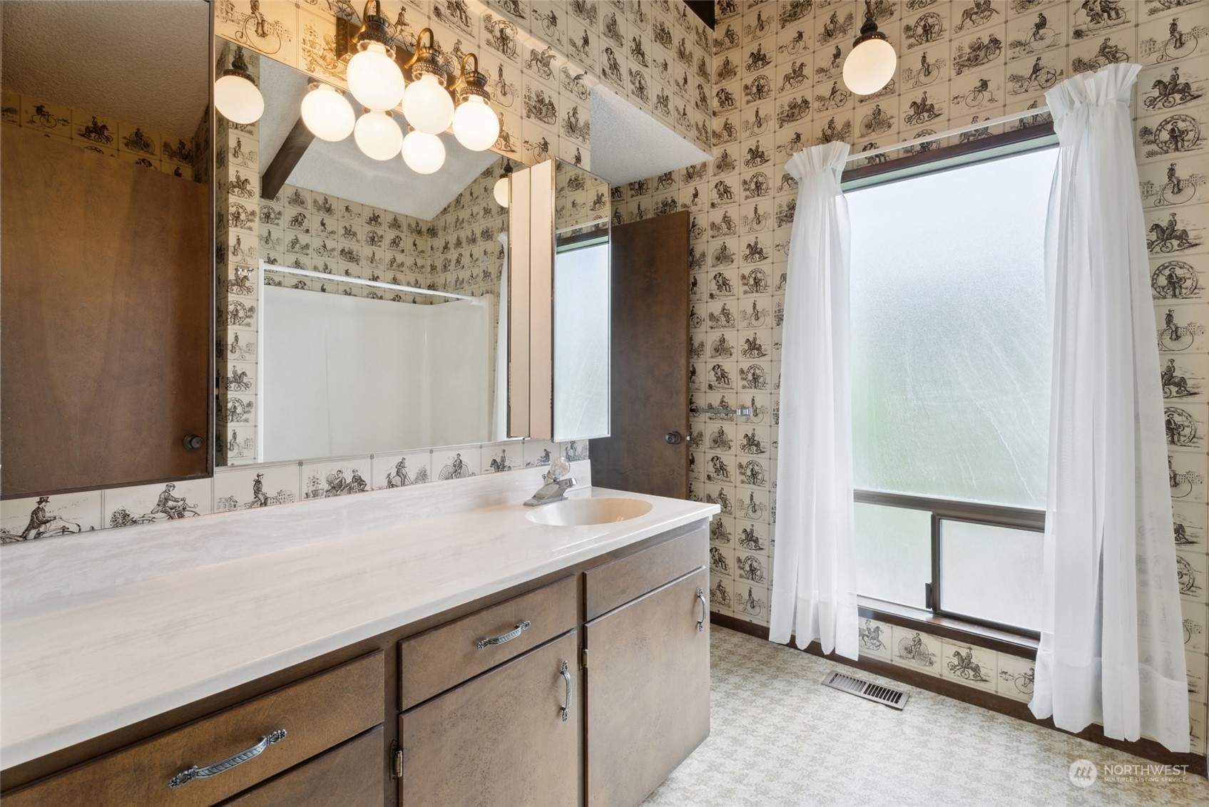 85017 Tum-A-Lum Road Milton Freewater, OR 97862 - Photo 18 of 40 a bathroom with a sink and a mirror