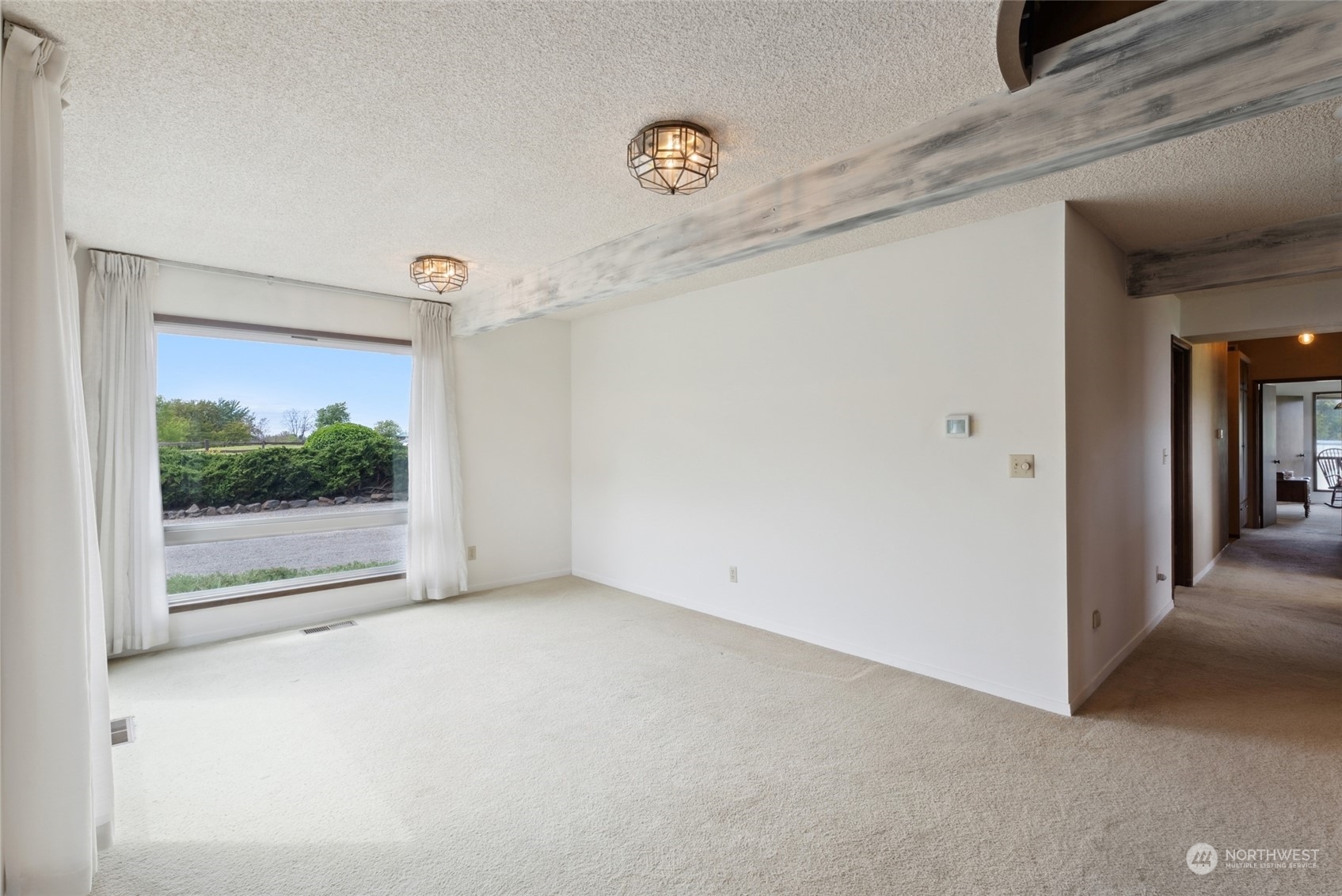 85017 Tum-A-Lum Road Milton Freewater, OR 97862 - Photo 25 of 40 a view of livingroom with window