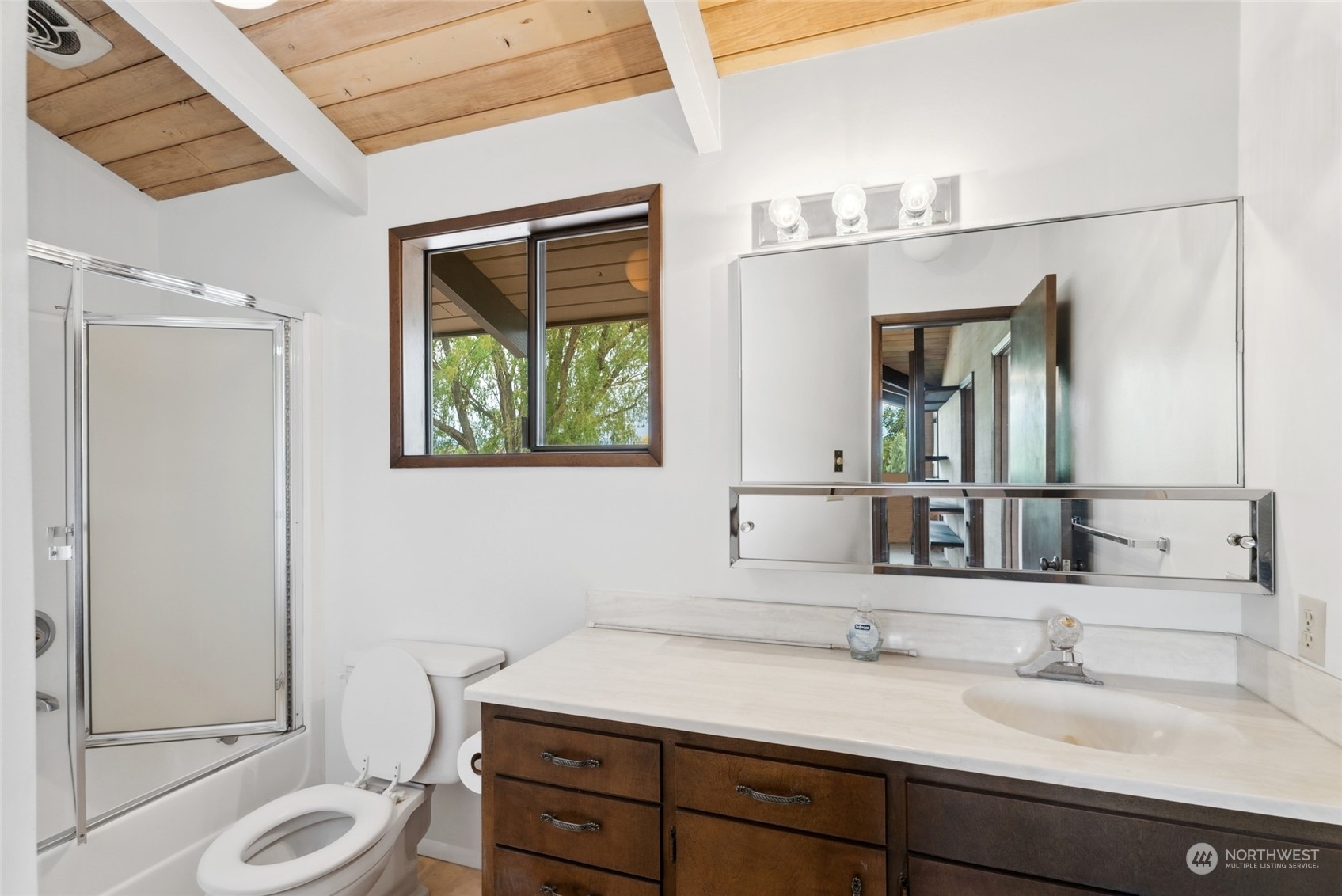 85017 Tum-A-Lum Road Milton Freewater, OR 97862 - Photo 29 of 40 a en suite bathroom with a granite countertop sink and a mirror