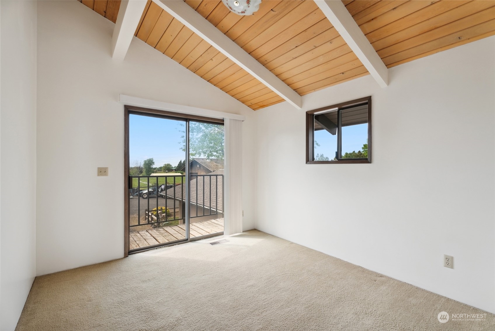 85017 Tum-A-Lum Road Milton Freewater, OR 97862 - Photo 30 of 40 an empty room with entrance