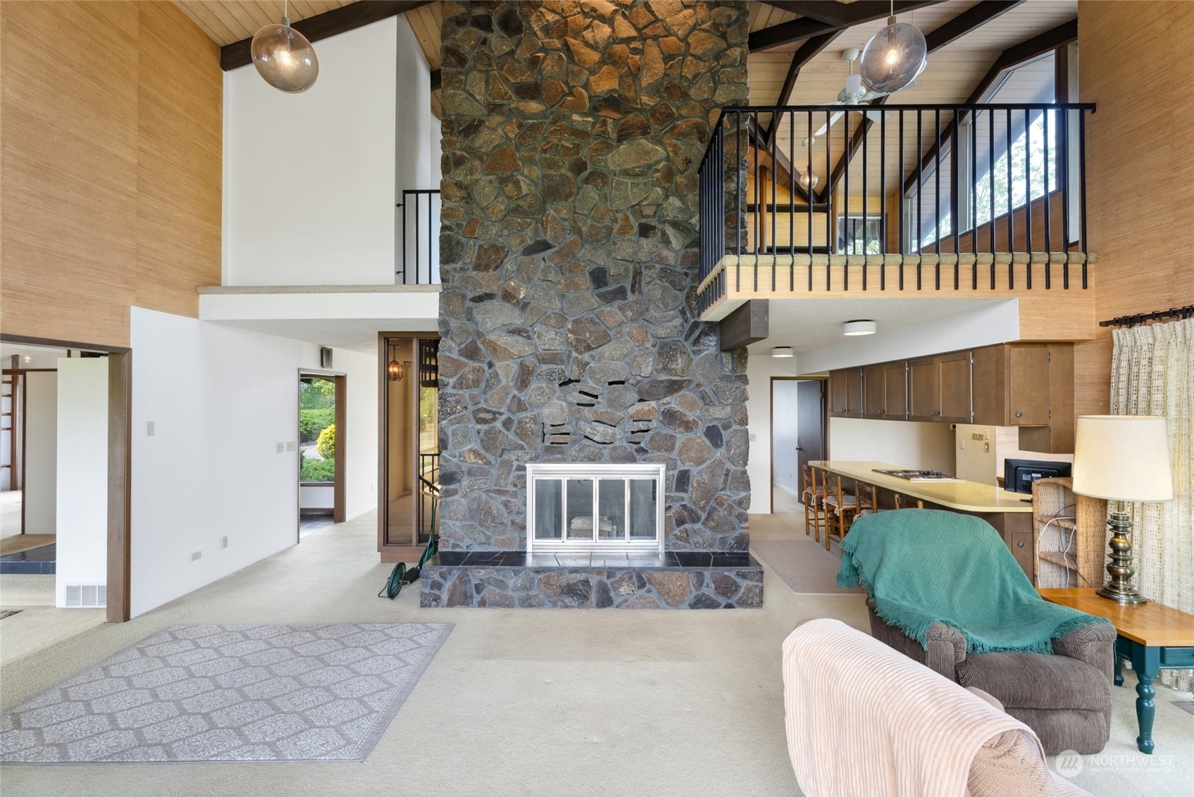 85017 Tum-A-Lum Road Milton Freewater, OR 97862 - Photo 3 of 40 a view of entryway and hall with wooden floor
