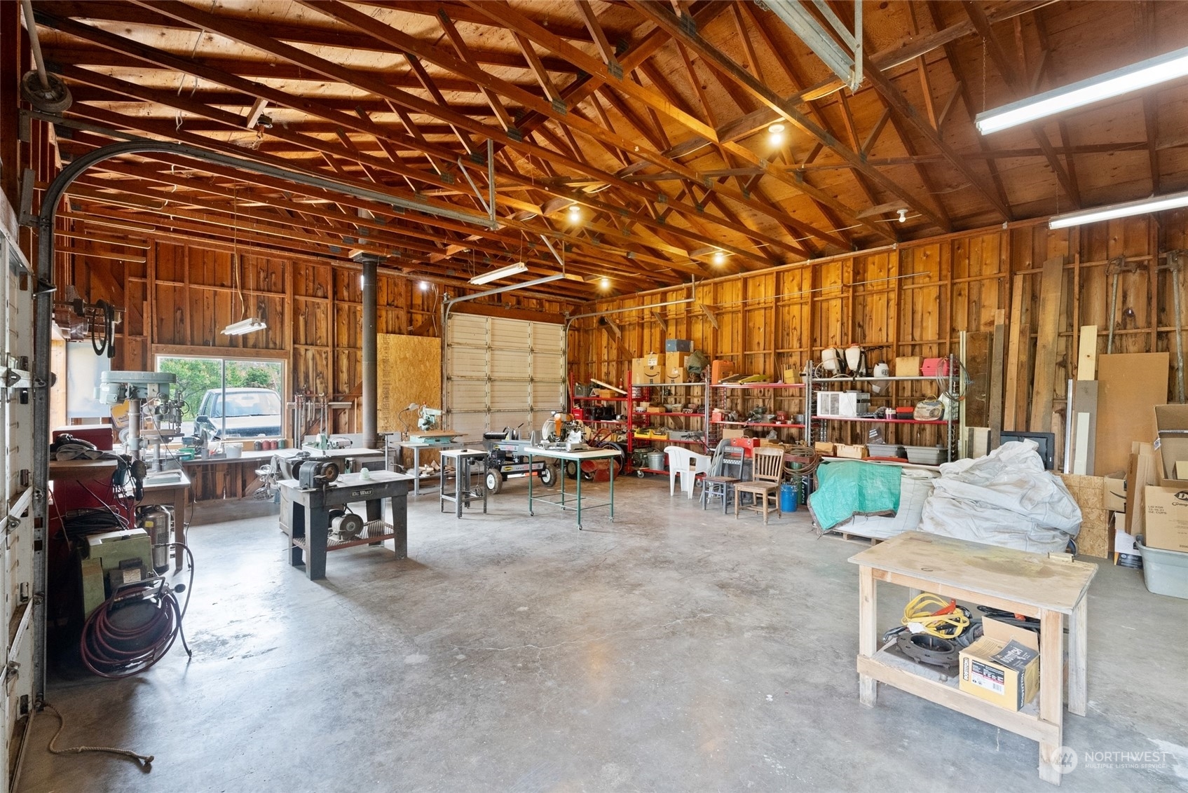 85017 Tum-A-Lum Road Milton Freewater, OR 97862 - Photo 37 of 40 a view of a tables and chairs in patio