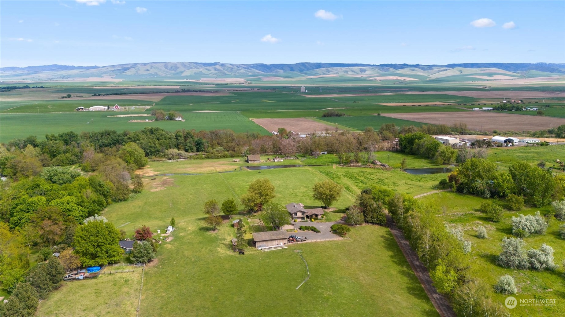 85017 Tum-A-Lum Road Milton Freewater, OR 97862 - Photo 39 of 40 a view of a lake with a big yard