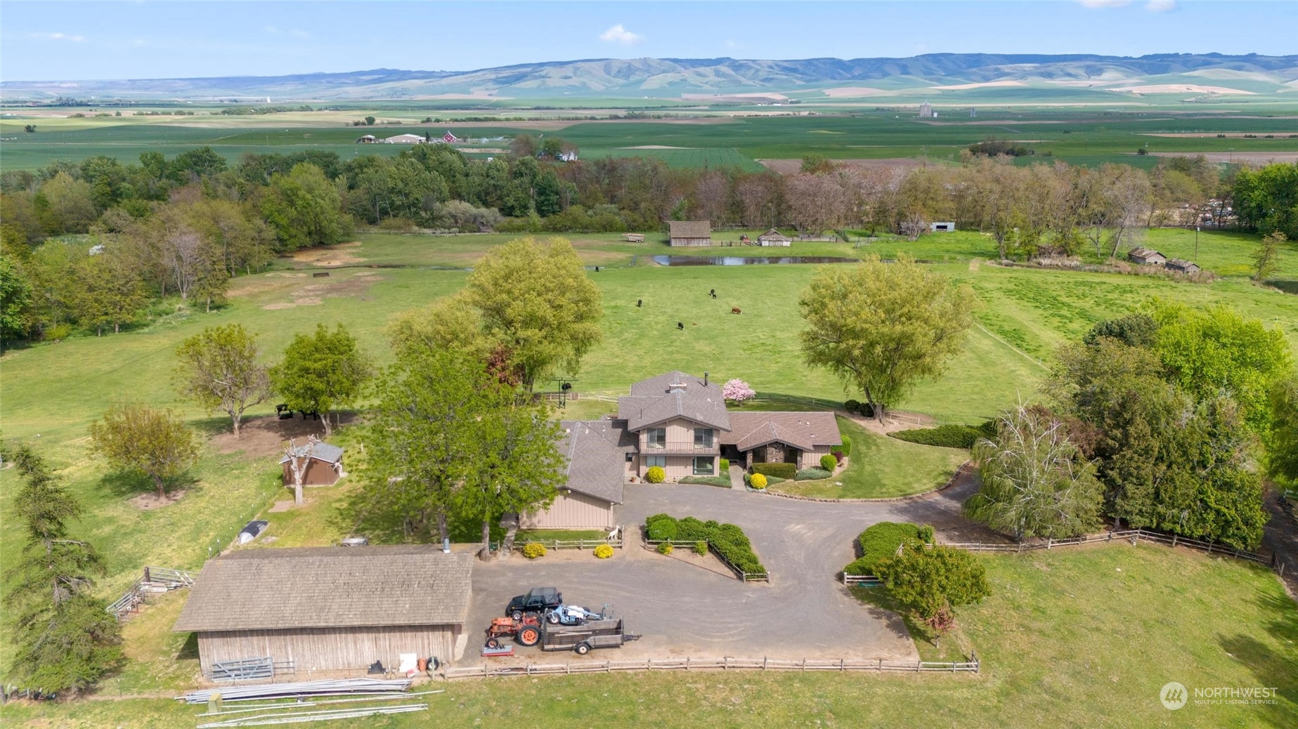 85017 Tum-A-Lum Road Milton Freewater, OR 97862 - Photo 40 of 40 an aerial view of residential houses with outdoor space and river