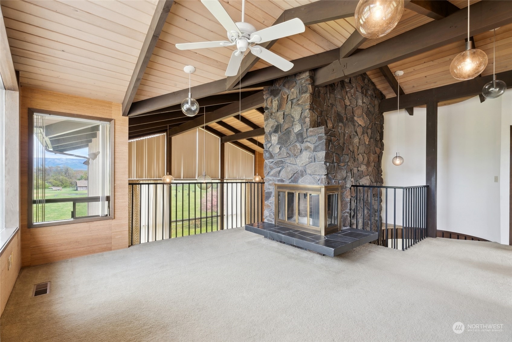 85017 Tum-A-Lum Road Milton Freewater, OR 97862 - Photo 4 of 40 a view of entryway