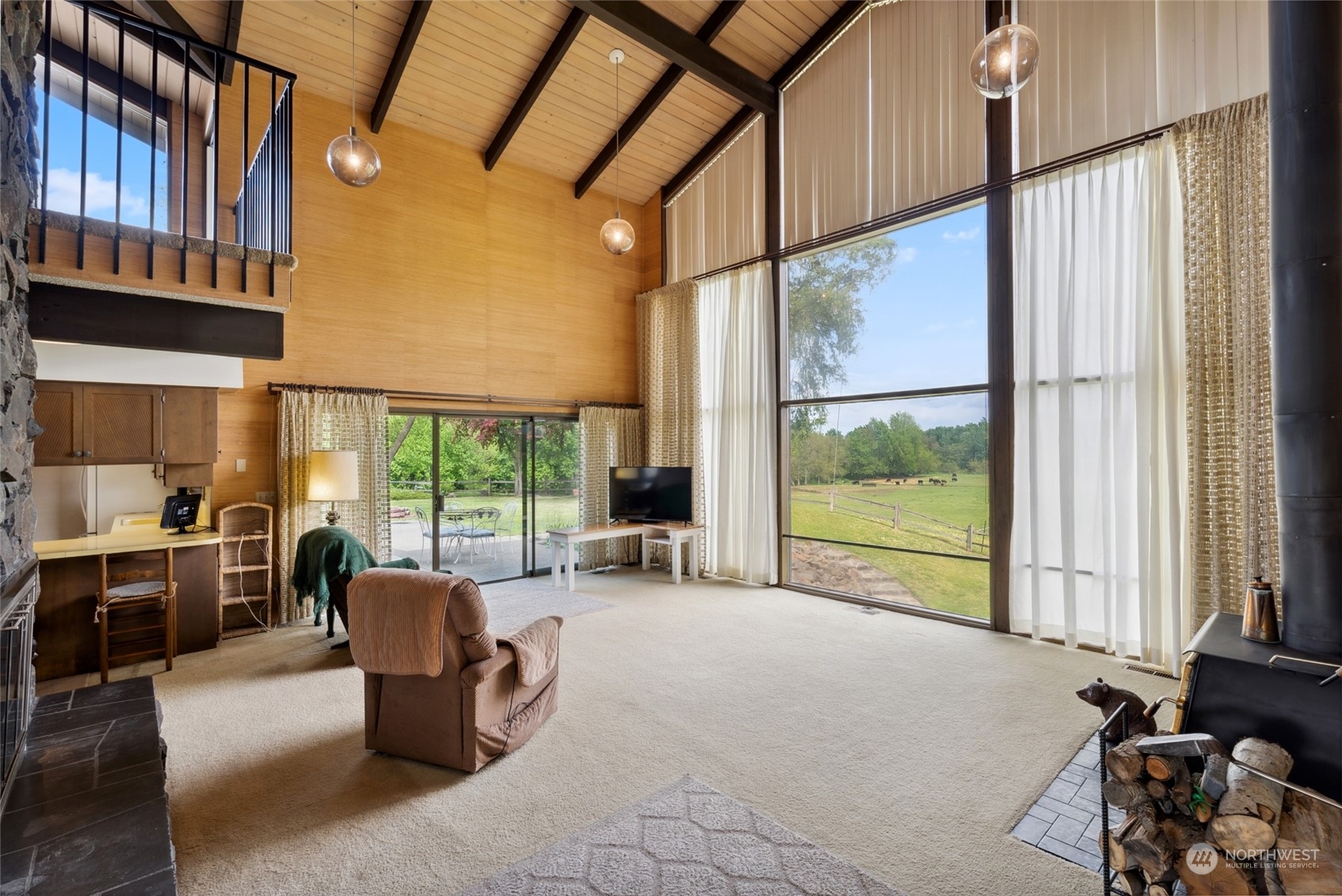 85017 Tum-A-Lum Road Milton Freewater, OR 97862 - Photo 5 of 40 a living room filled with furniture and a large window