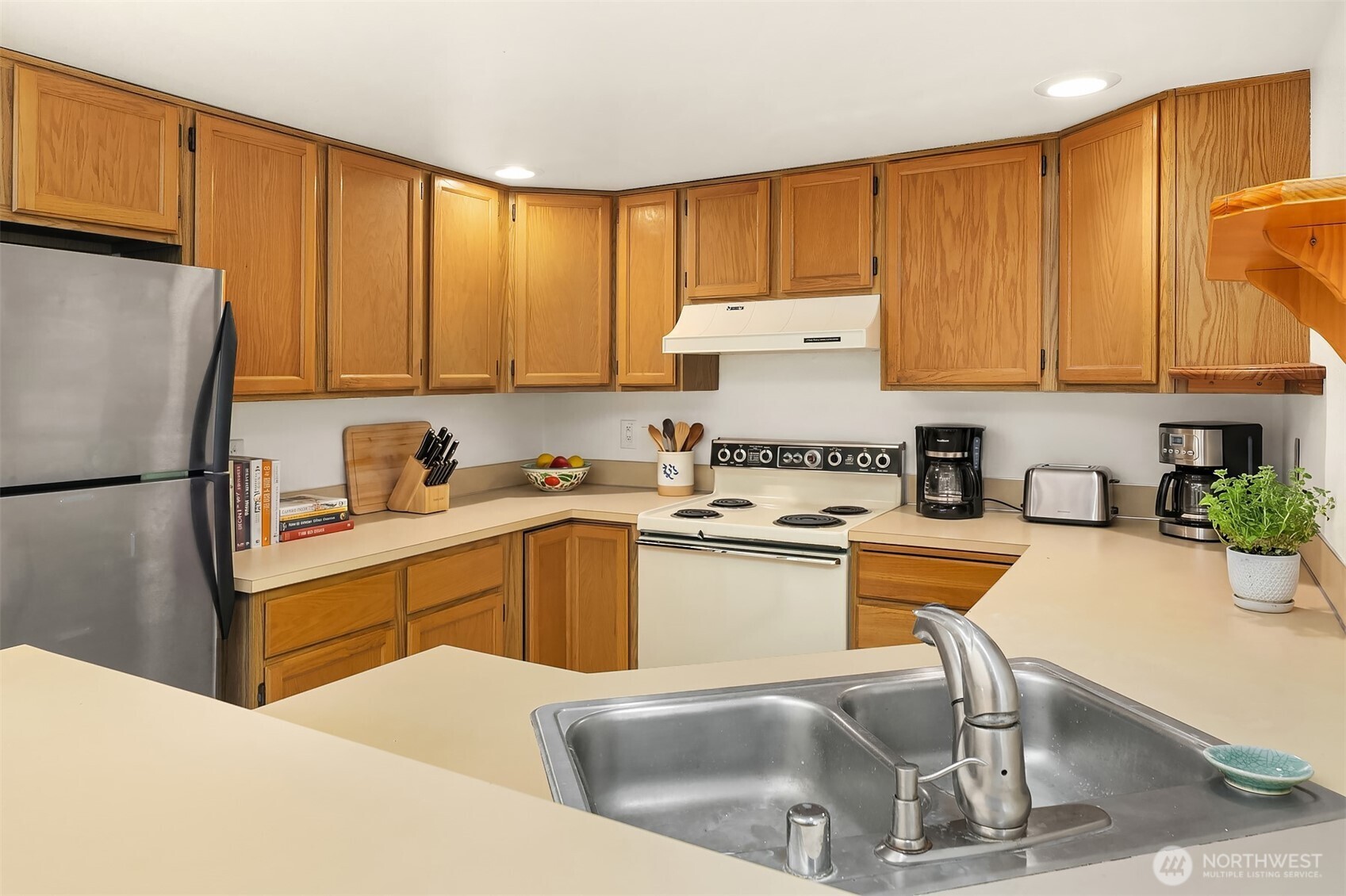 118 Southwest 116th Street, Unit D32 Seattle, WA 98146 - Photo 5 of 11