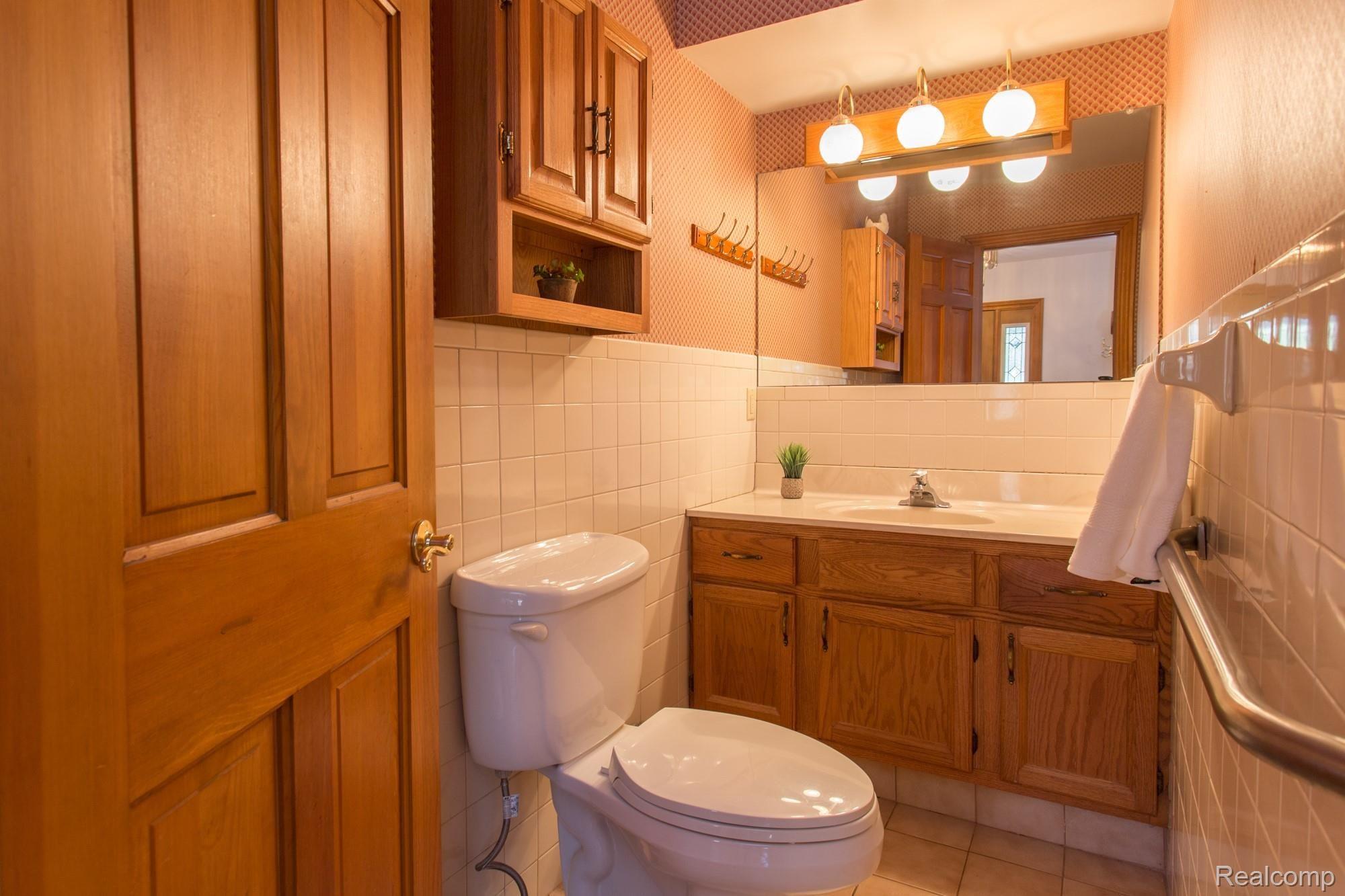 3460 East Sutton Road Dryden, MI 48428 - Photo 36 of 72 33_Sutton (1).jpgmain level half bath