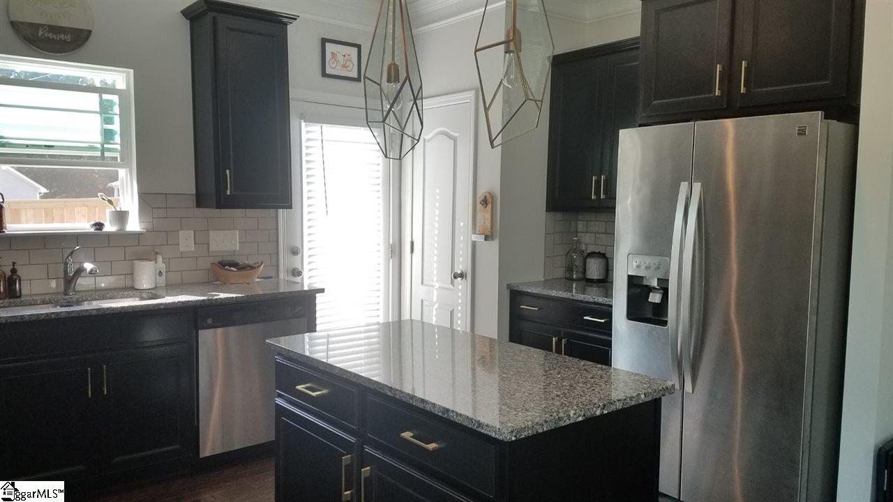 306 Carruth Street Simpsonville, SC 29680 - Photo 8 of 25 Gallery Image 8
