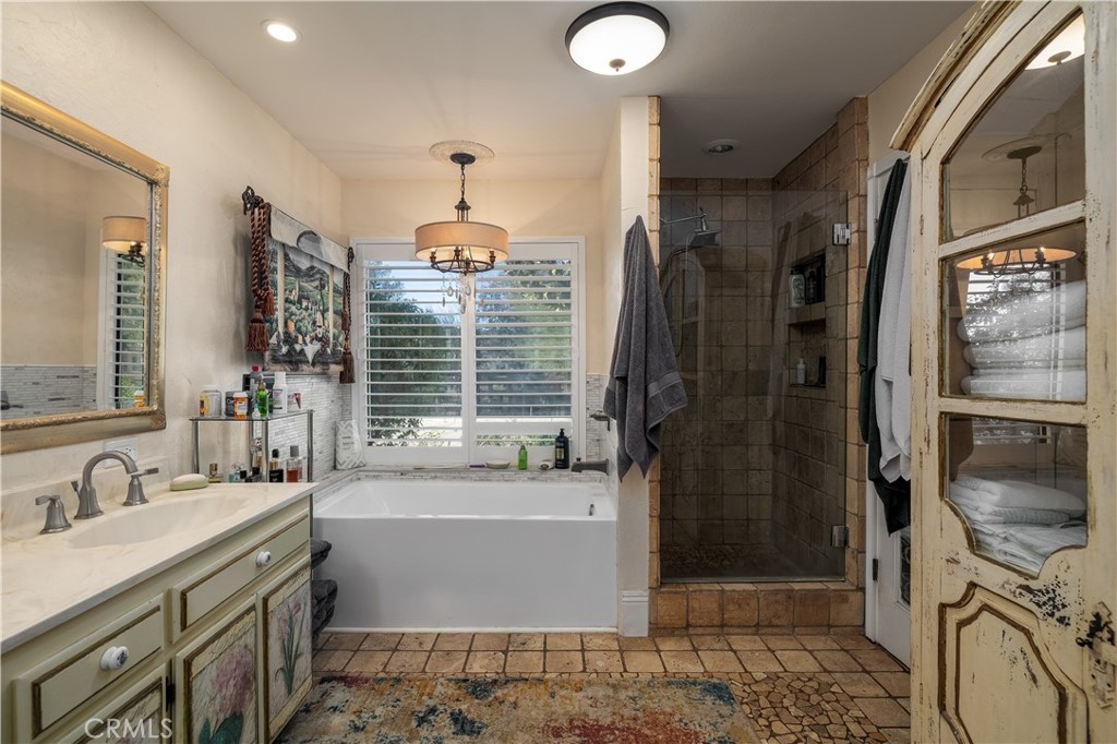 24105 Carancho Road Temecula, CA 92590 - Photo 23 of 49 Main house primary separate bath tub and shower