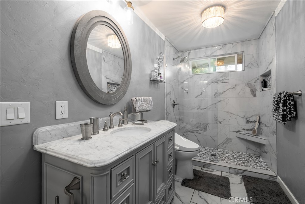 24105 Carancho Road Temecula, CA 92590 - Photo 25 of 49 Main house 2nd bath