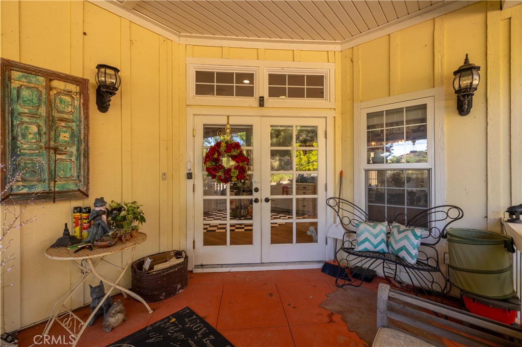 24105 Carancho Road Temecula, CA 92590 - Photo 31 of 49 2nd house entry