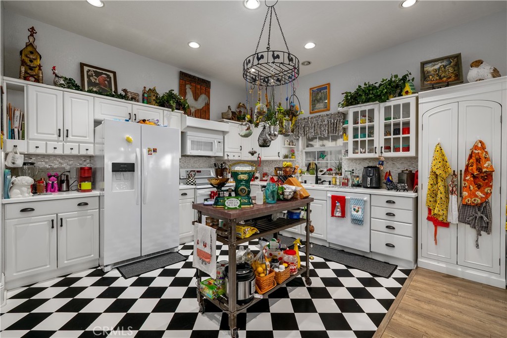 24105 Carancho Road Temecula, CA 92590 - Photo 34 of 49 2nd house kitchen
