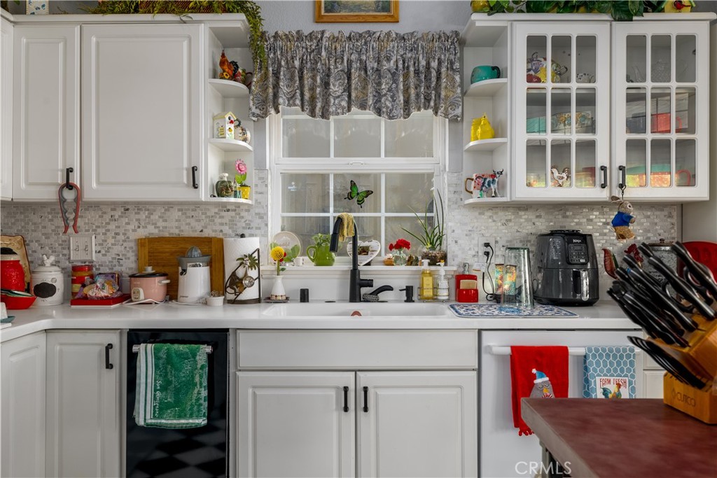 24105 Carancho Road Temecula, CA 92590 - Photo 35 of 49 2nd house kitchen