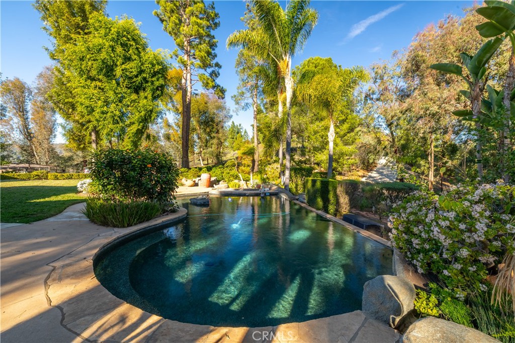 24105 Carancho Road Temecula, CA 92590 - Photo 42 of 49 Infinity edge pool with pebble bottom