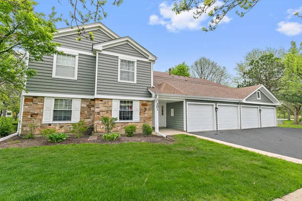 $2,200 | 201 Maplebrook Court, Unit Z1, Schaumburg, IL 60194