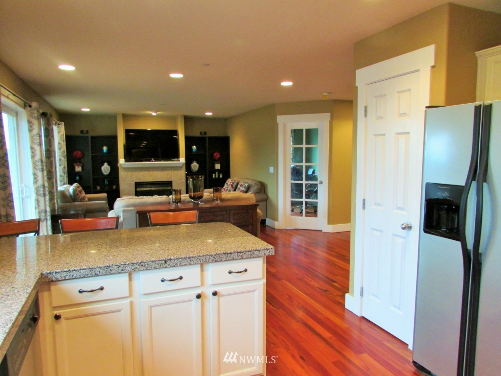 664 Sunset Boulevard Northeast Renton, WA 98056 - Photo 3 of 9