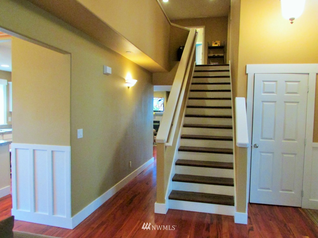 664 Sunset Boulevard Northeast Renton, WA 98056 - Photo 5 of 9