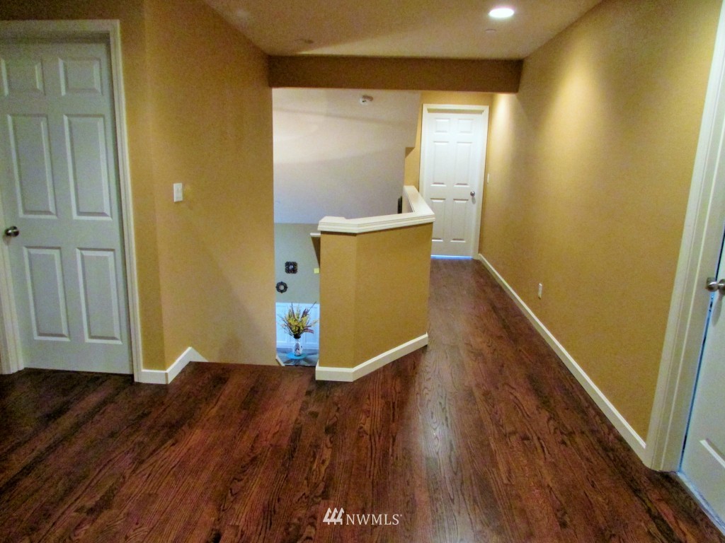 664 Sunset Boulevard Northeast Renton, WA 98056 - Photo 6 of 9