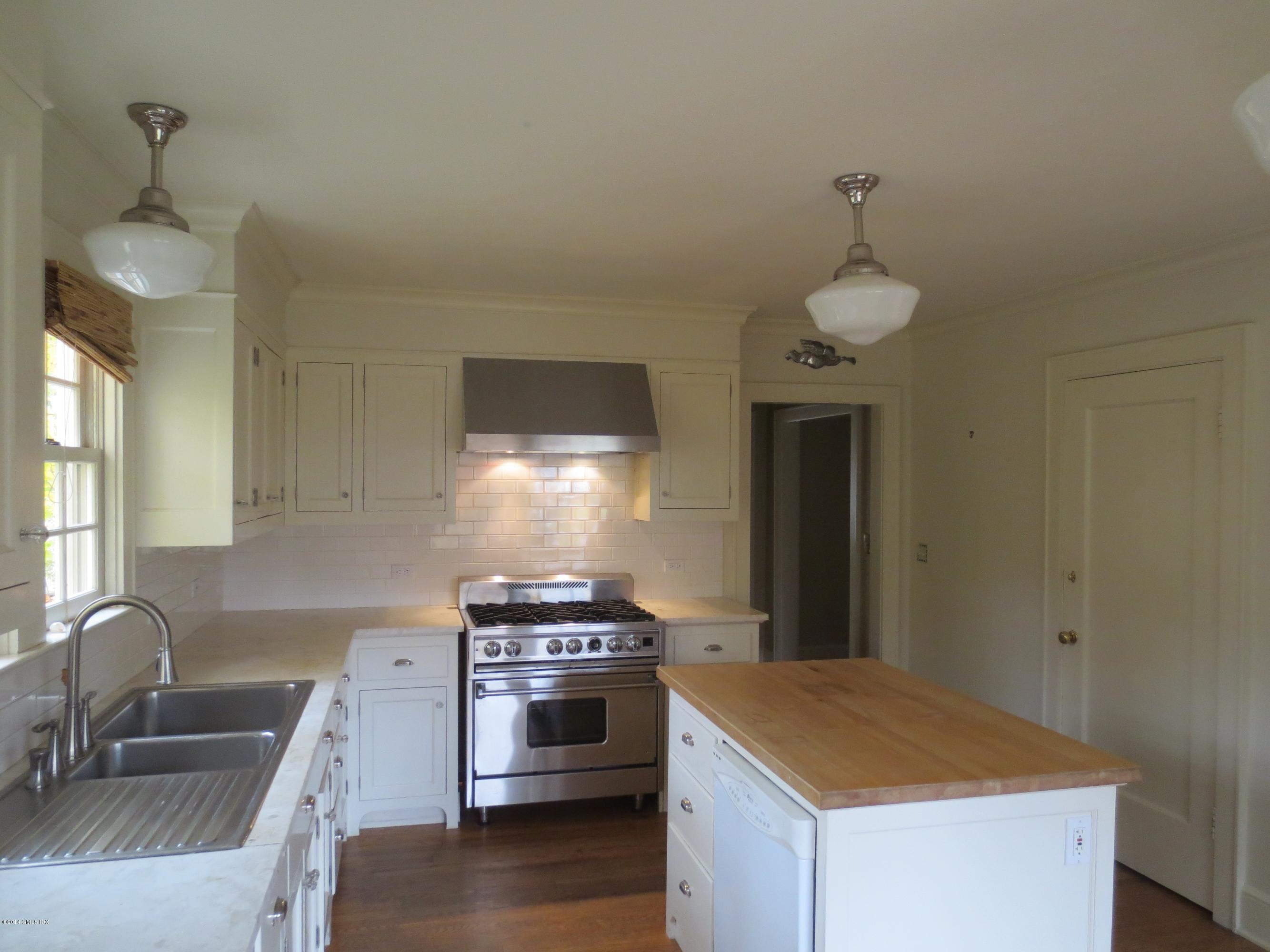1 Random Road Old Greenwich, CT 06870 - Photo 7 of 17 Kitchen3
