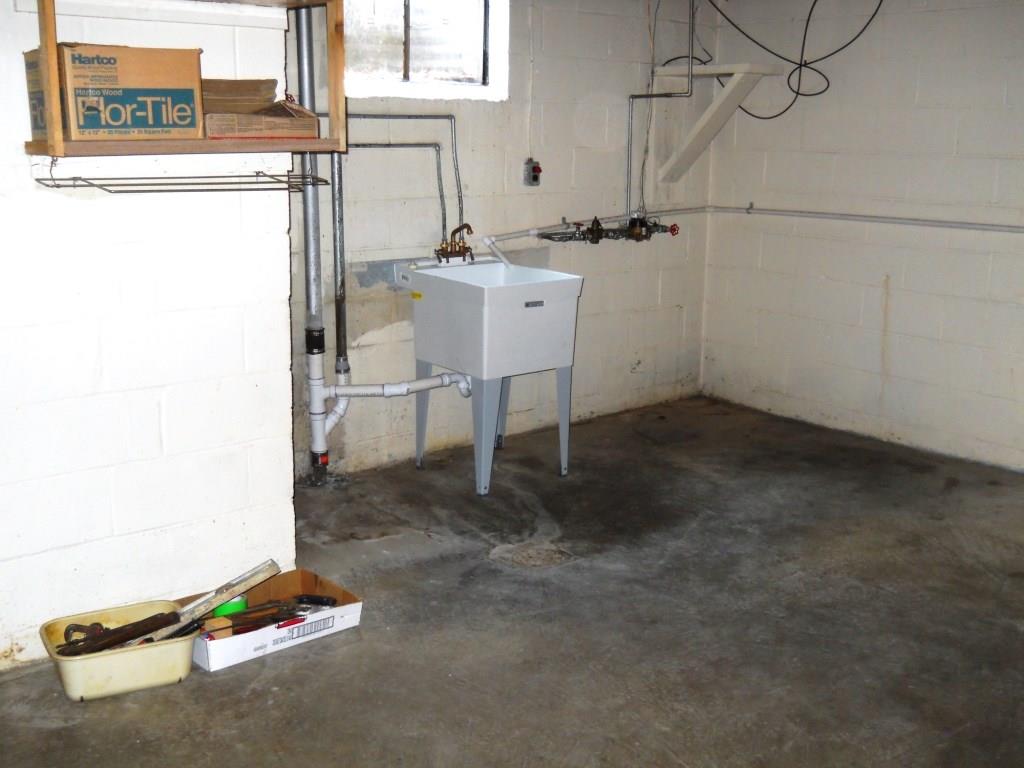 1505 Mt Nebo Road Sewickley, PA 15143 - Photo 17 of 20 17 - Lower Level Laundry Room: