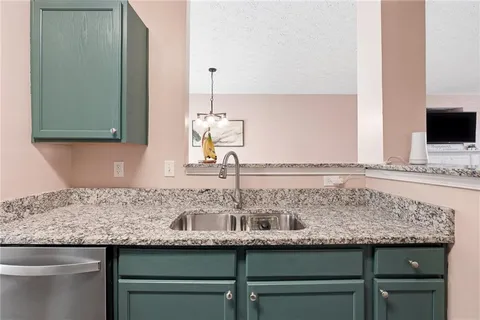 $205,000 | 4831 Walden Lake Pointe, Decatur, GA 30035