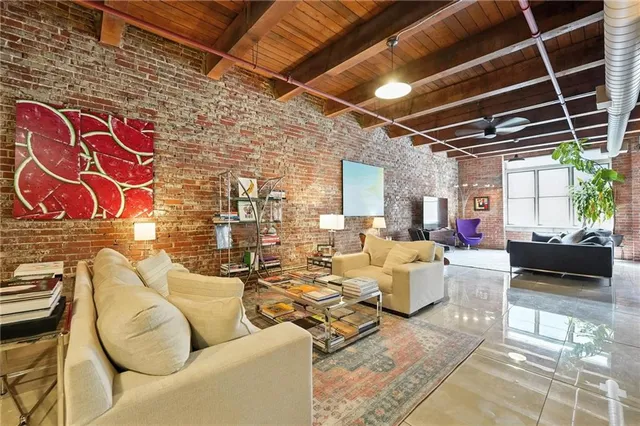 $330,000 | 306 West 7th Street, Unit 201, Kansas City, MO 64105