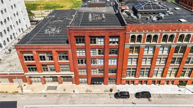 $330,000 | 306 West 7th Street, Unit 201, Kansas City, MO 64105
