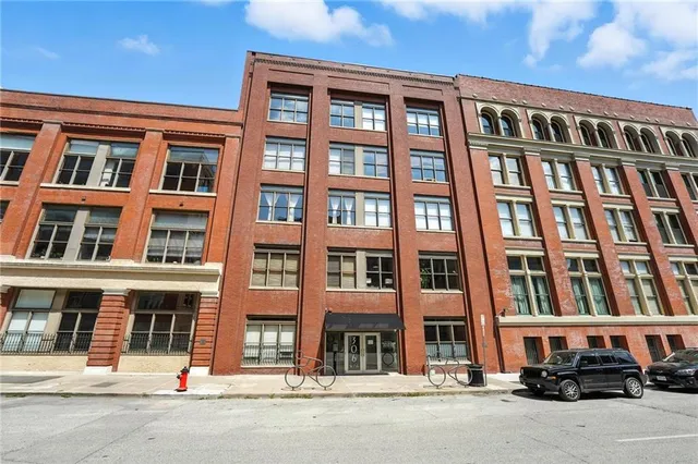 $330,000 | 306 West 7th Street, Unit 201, Kansas City, MO 64105