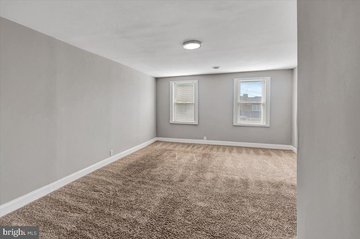 74 South Kossuth Street Baltimore, MD 21229 - Photo 5 of 18 an empty room with a windows