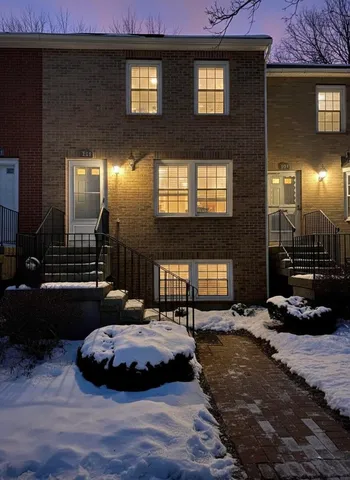 $415,000 | 103 Derryfield Court, Manchester, NH 03104