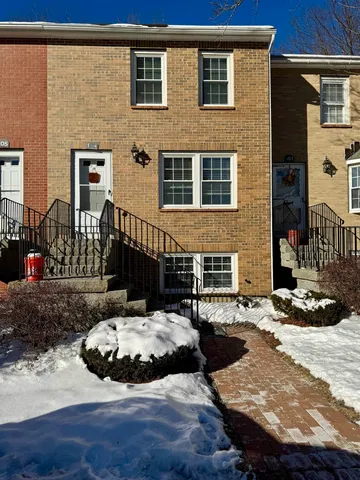 $425,000 | 103 Derryfield Court, Manchester, NH 03104