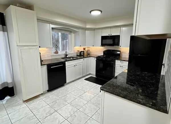 $400,000 | 103 Derryfield Court, Manchester, NH 03104